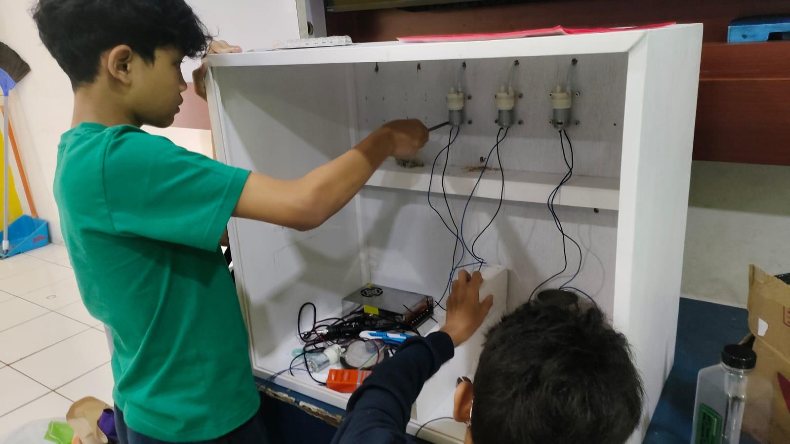 Mesin Jamu Otomatis Karya Siswa